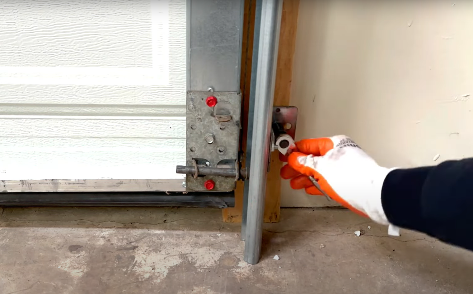 Noisy Garage Door Fix Services by Parrish Garage Door Repair for smoother and quieter operation.