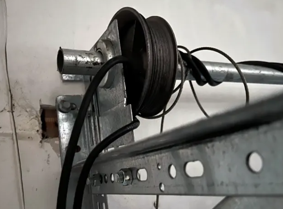Ellenton Garage Door Cable Off-Track Repair and Fast Service